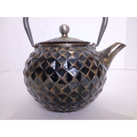 Geometric Pattern Cast Iron Japanese Style Tea or Coffee Pot 5" Tall Pot - Picture 7 of 16
